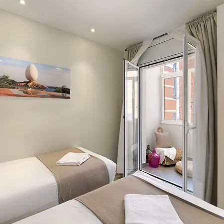 Eixample Building By Mercedes Heritage Barcelona